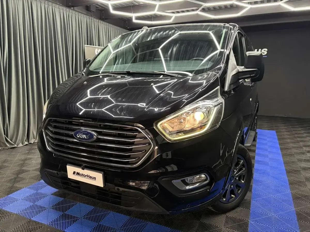 Usata Ford Tourneo Custom Titanium 185 CV (136 kW) 2021 Nero Furgone
