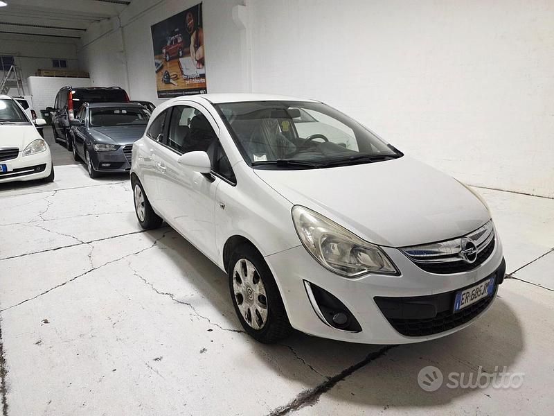 Usata Opel Corsa 65 CV (47 kW) 2013 Bianco Berlina