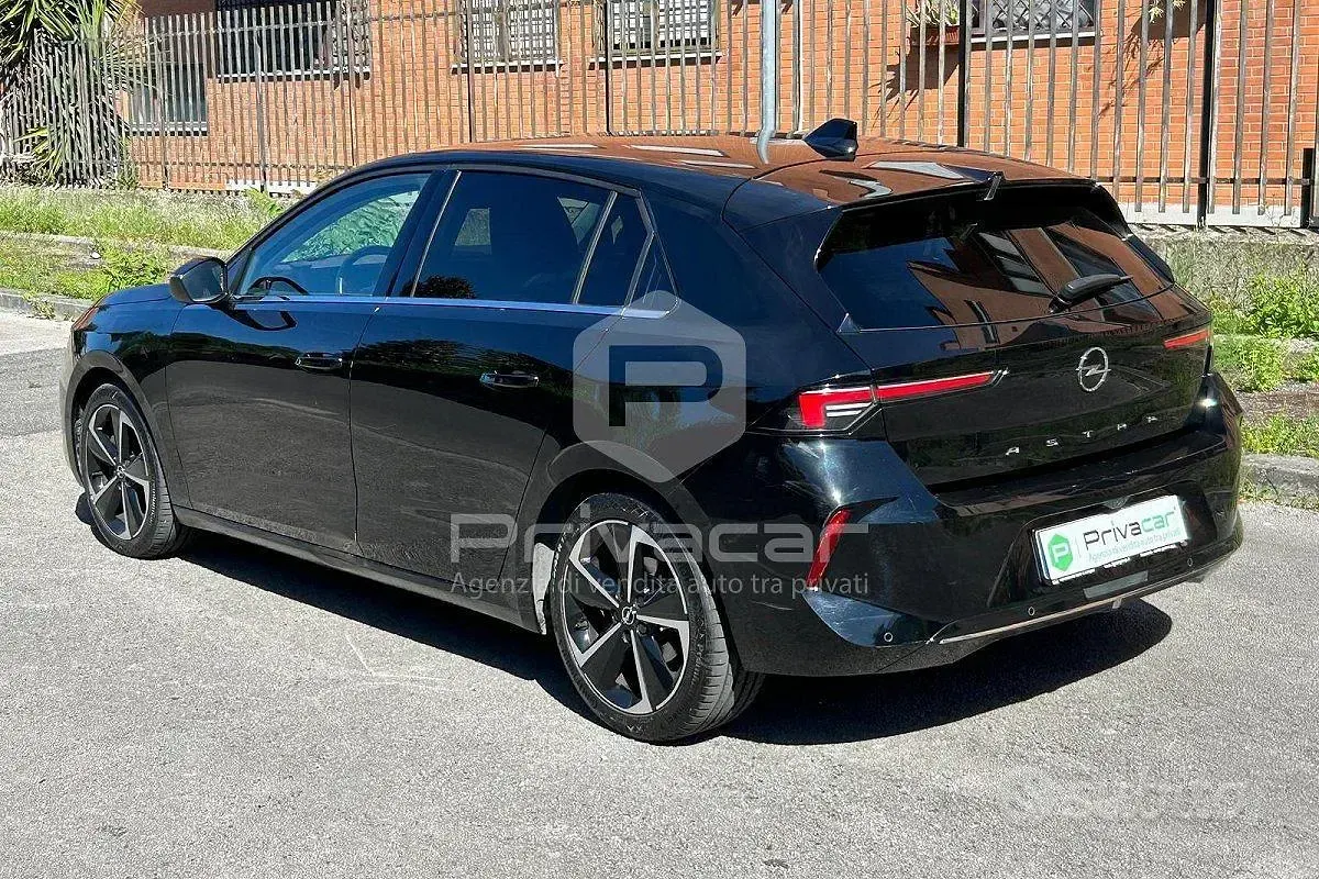Usata Opel Astra Elegance 131 CV (96 kW) 2023 Nero Utilitaria