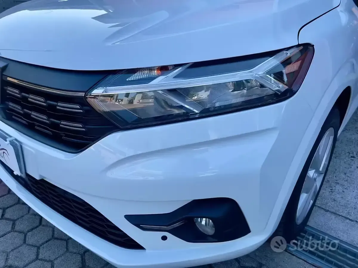 Usata Dacia Sandero Comfort 101 CV (74 kW) 2022 Bianco Station wagon