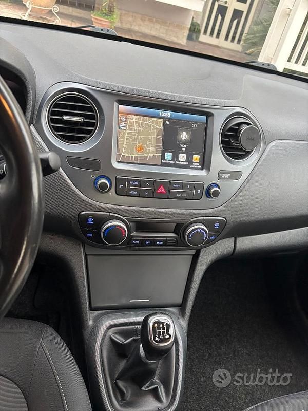 Usata Hyundai i10 Style 46 CV (33 kW) 2017 Bianco Utilitaria