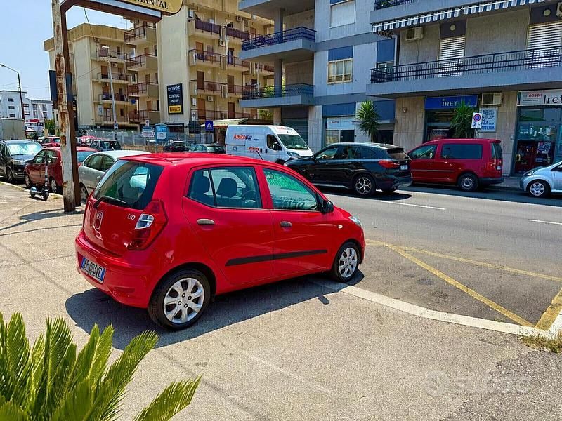 Usata Hyundai i10 69 CV (50 kW) 2012 Rosso Utilitaria
