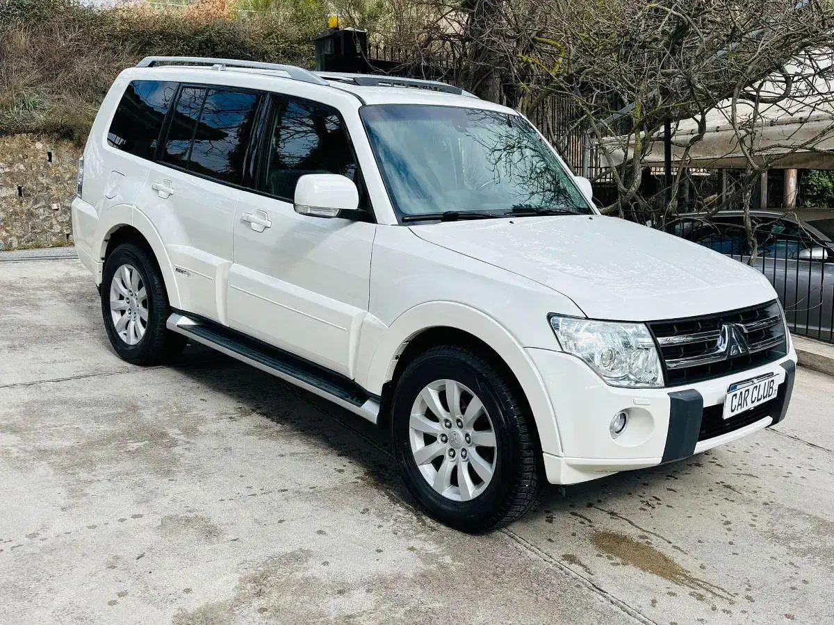 Usata Mitsubishi Pajero Instyle 199 CV (146 kW) 2010 Bianco SUV