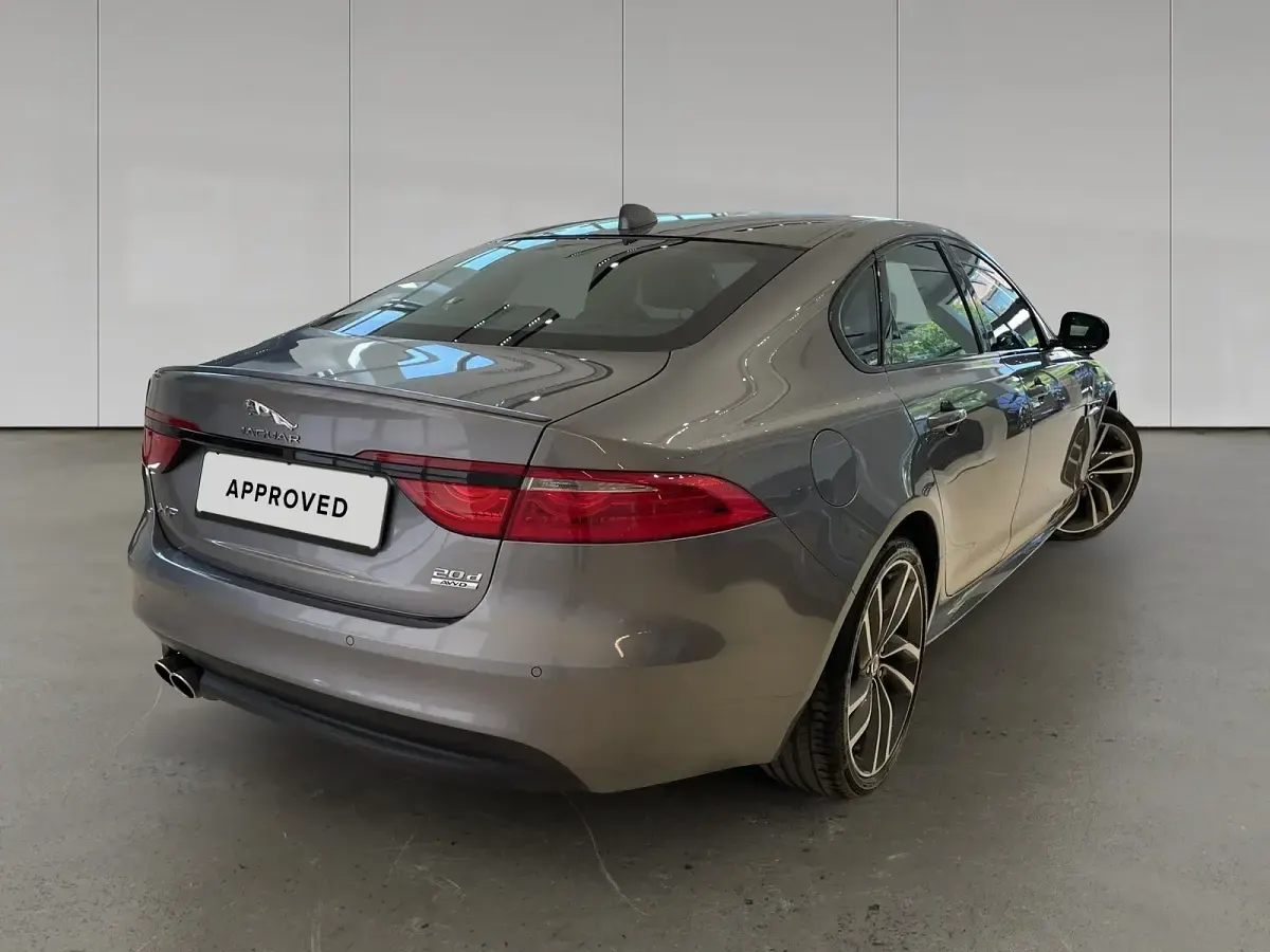 Usata Jaguar XF Chequered Flag 204 CV (150 kW) 2021 Eiger grey