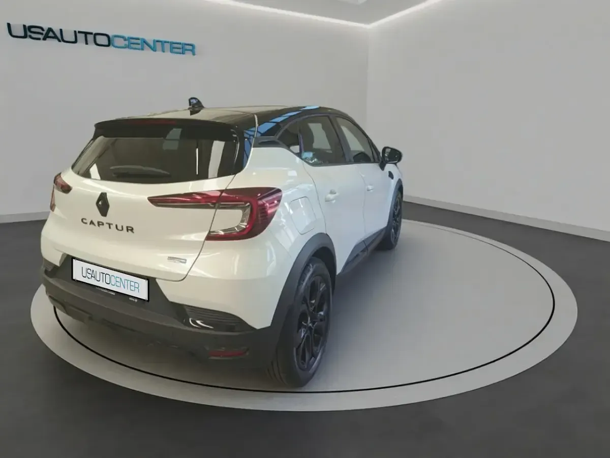 Usata Renault Captur Engineered 145 CV (106 kW) 2022 Blu/azzurro SUV