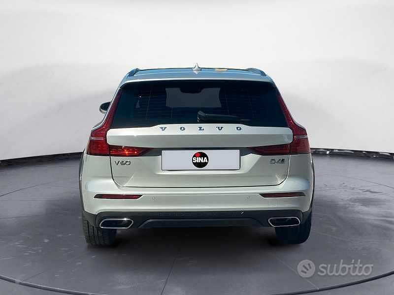 Usata Volvo V60 CC Pro 190 CV (139 kW) 2019 Argento Station wagon