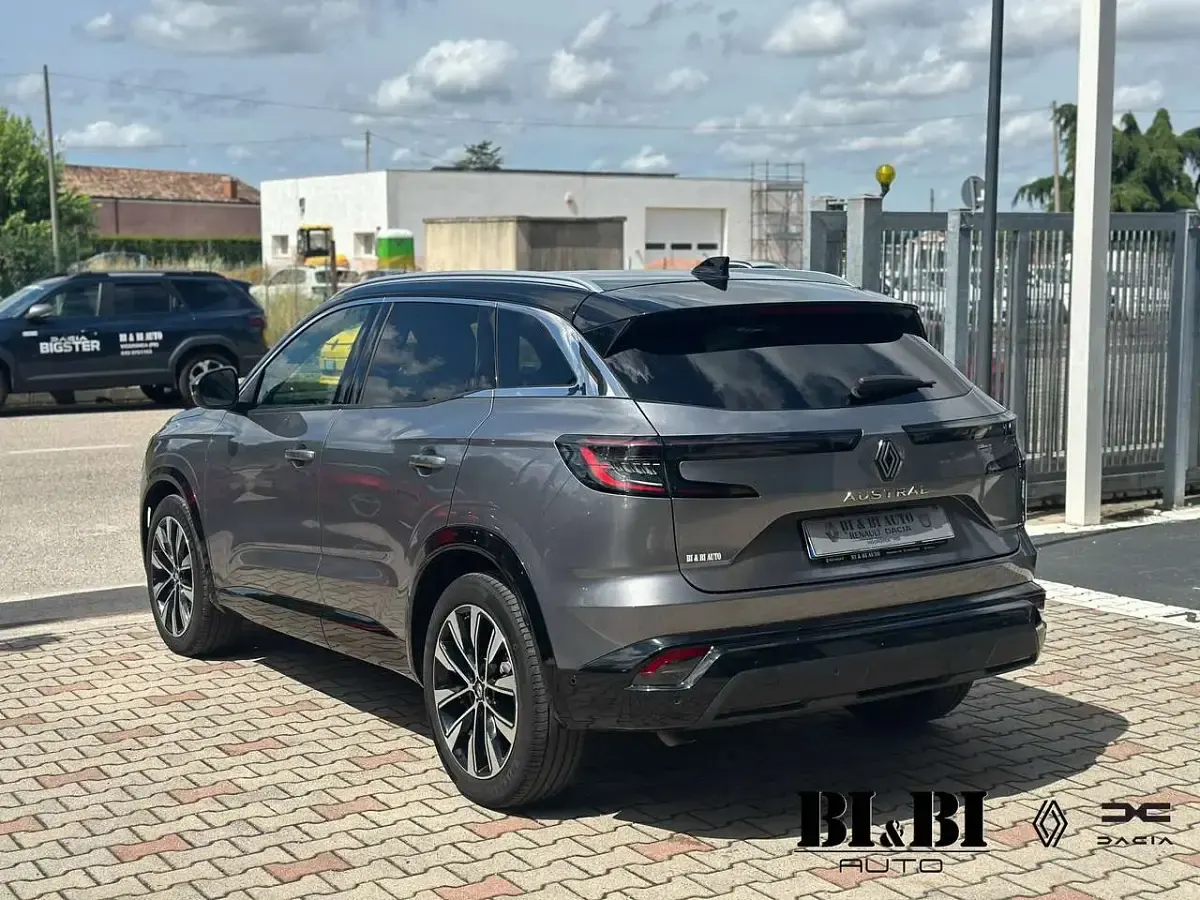 Usata Renault Austral Techno 158 CV (116 kW) 2023 Grigio scisto+tetto nero SUV