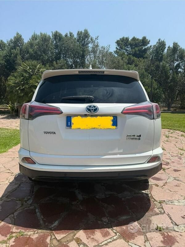 Bianco Usata 2017 Toyota RAV4 Hybrid SUV | 14.900 € (Molto cara) - Immagine 1/4