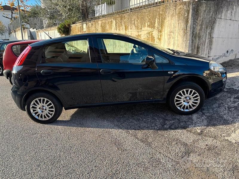 Blu Usata 2015 Fiat Punto Street Due volumi | 5500 € - Immagine 1/4