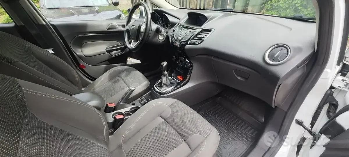 Usata Ford Fiesta 75 CV (55 kW) 2016 Bianco Utilitaria