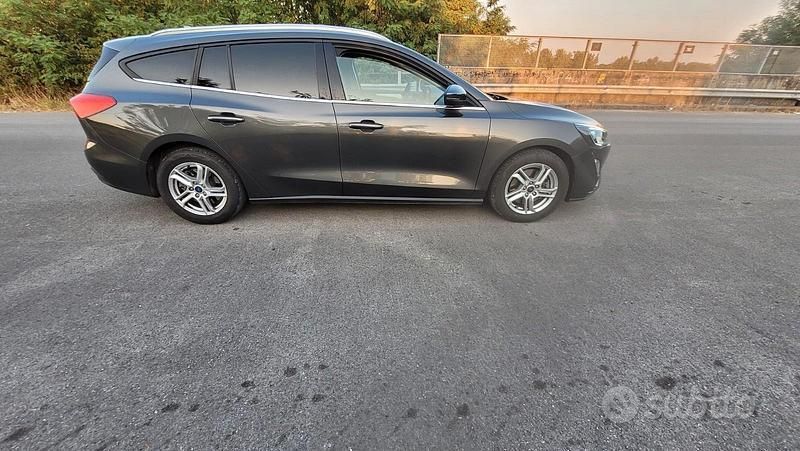 Usata Ford Focus 120 CV (88 kW) 2021 Grigio Station wagon