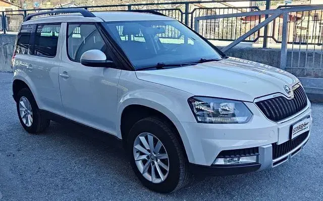 Usata Skoda Yeti Outdoor Ambition 110 CV (80 kW) 2017 Bianco SUV