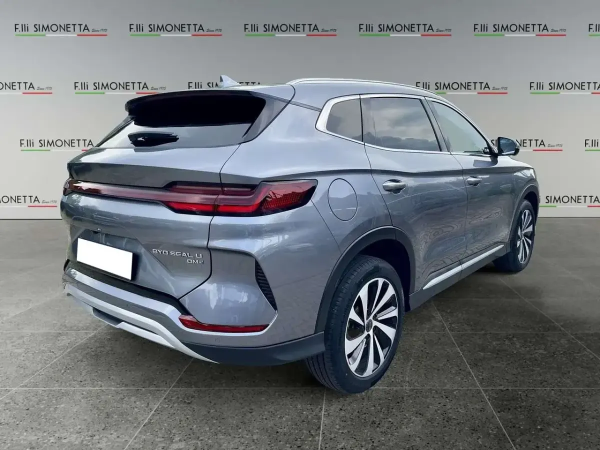 Usata BYD Seal U Boost 218 CV (160 kW) 2025 Grigio SUV
