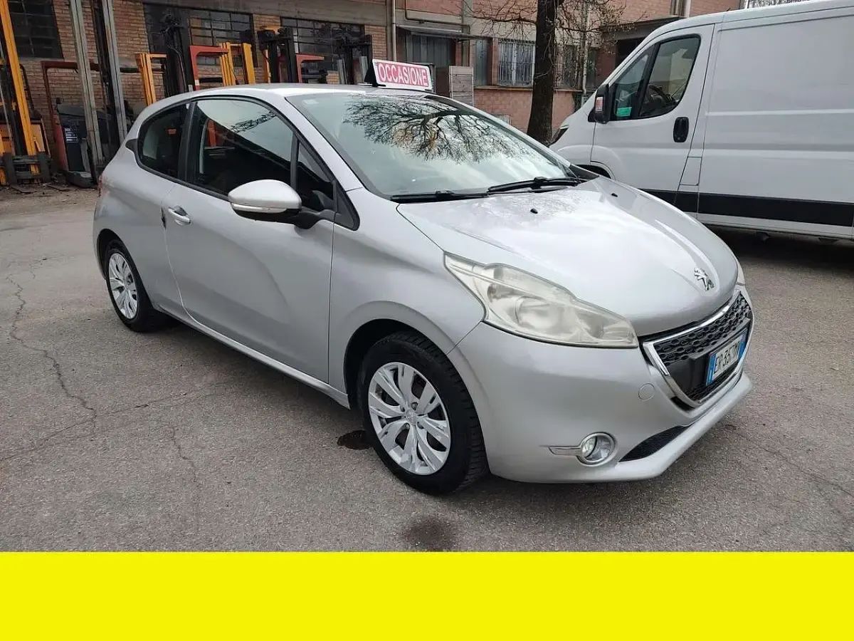 Usata Peugeot 208 95 CV (69 kW) 2013 Other Utilitaria