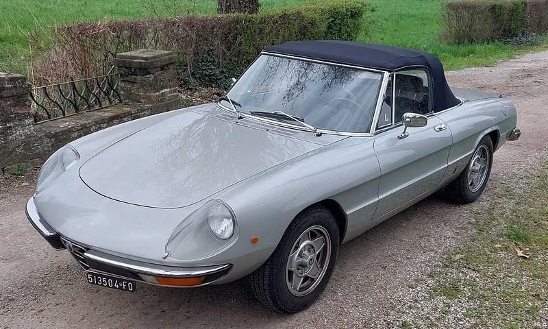 Usata Alfa Romeo Spider 103 CV (75 kW) 1982 Argento Cabrio