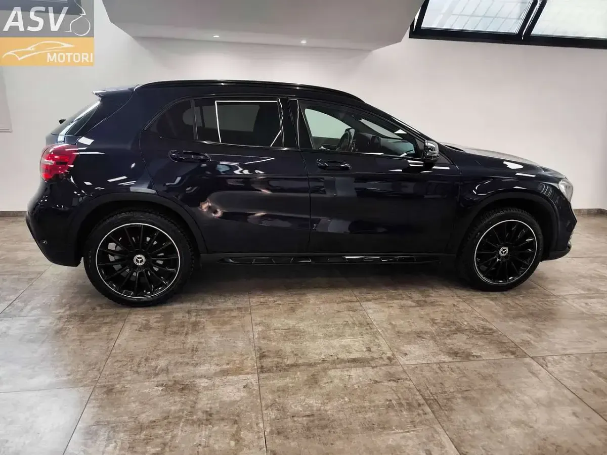 Usata Mercedes GLA200 AMG Line Premium 156 CV (114 kW) 2017 Blu/azzurro SUV