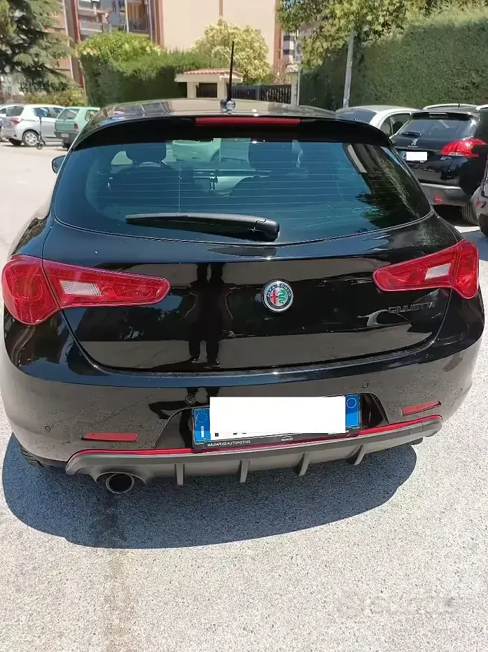 Usata Alfa Romeo Giulietta 120 CV (88 kW) 2019 Nero Utilitaria