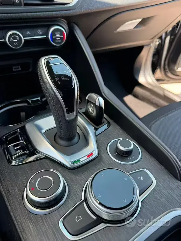 Usata Alfa Romeo Giulia 160 CV (117 kW) 2022 Nero Berlina