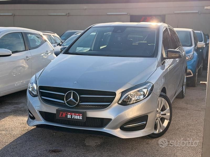 Usata Mercedes B180 Premium 110 CV (80 kW) 2016 Grigio Monovolume