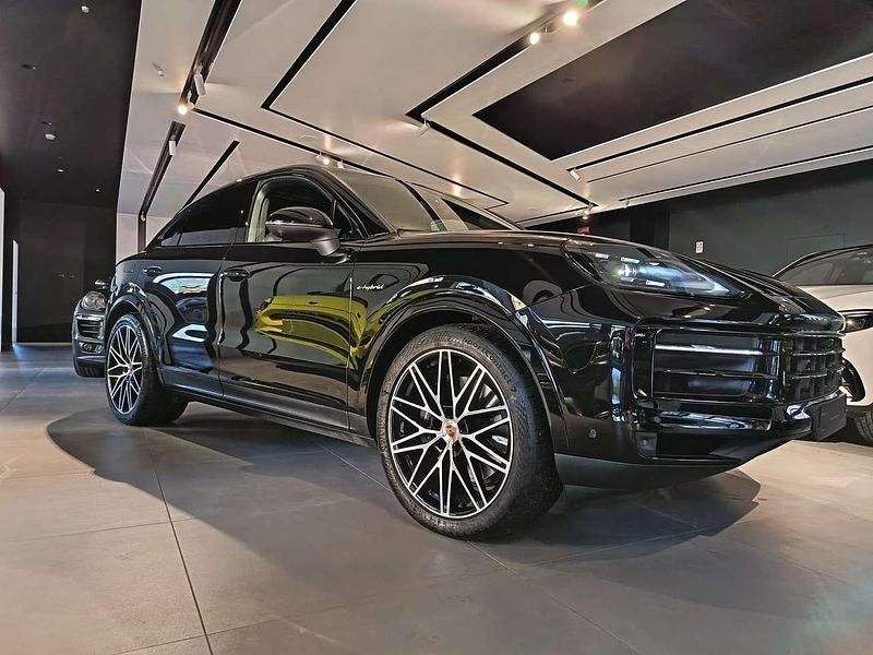 Usata Porsche Cayenne 470 CV (345 kW) 2025 Nero SUV