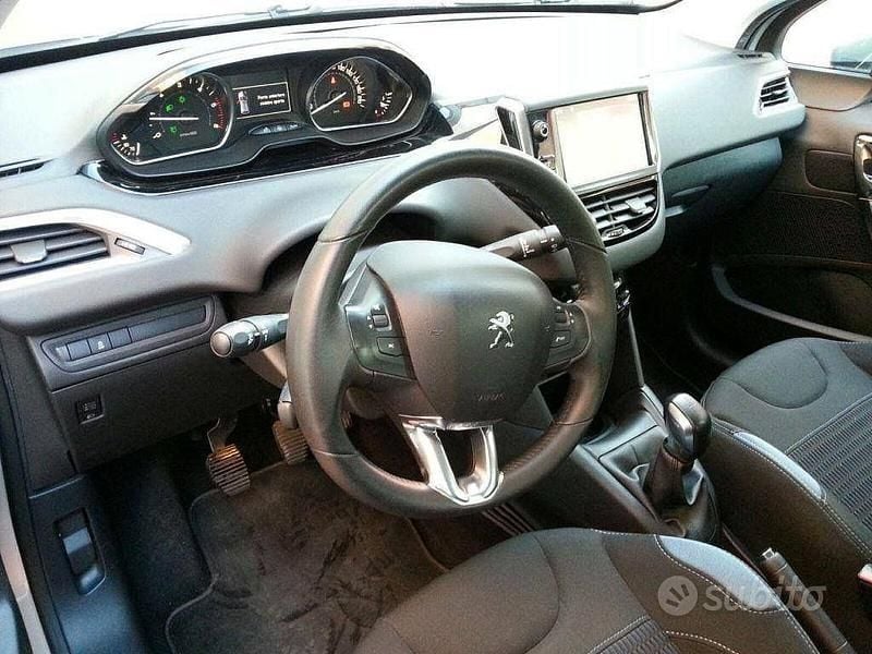 Usata Peugeot 208 68 CV (50 kW) 2012 Grigio Utilitaria