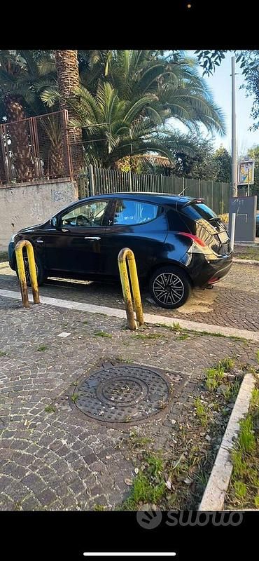 Usata Lancia Ypsilon 69 CV (50 kW) 2014 Nero Utilitaria