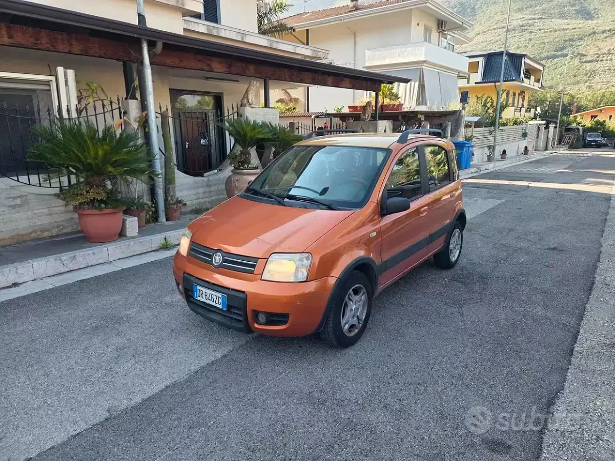Usata Fiat Panda Climbing 60 CV (44 kW) 2009 Arancione Utilitaria