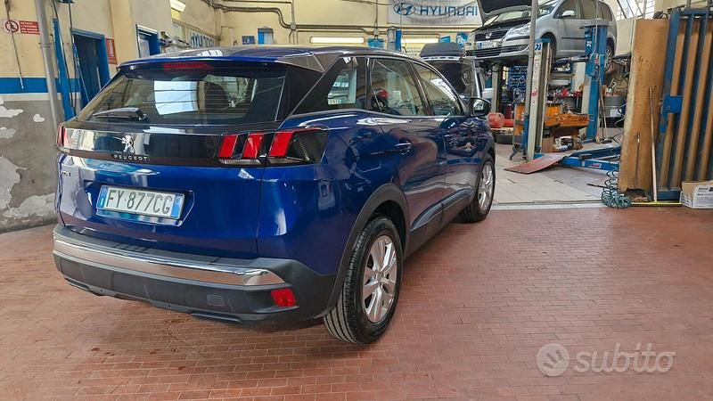 Usata Peugeot 3008 Allure 130 CV (95 kW) 2019 Blu Berlina
