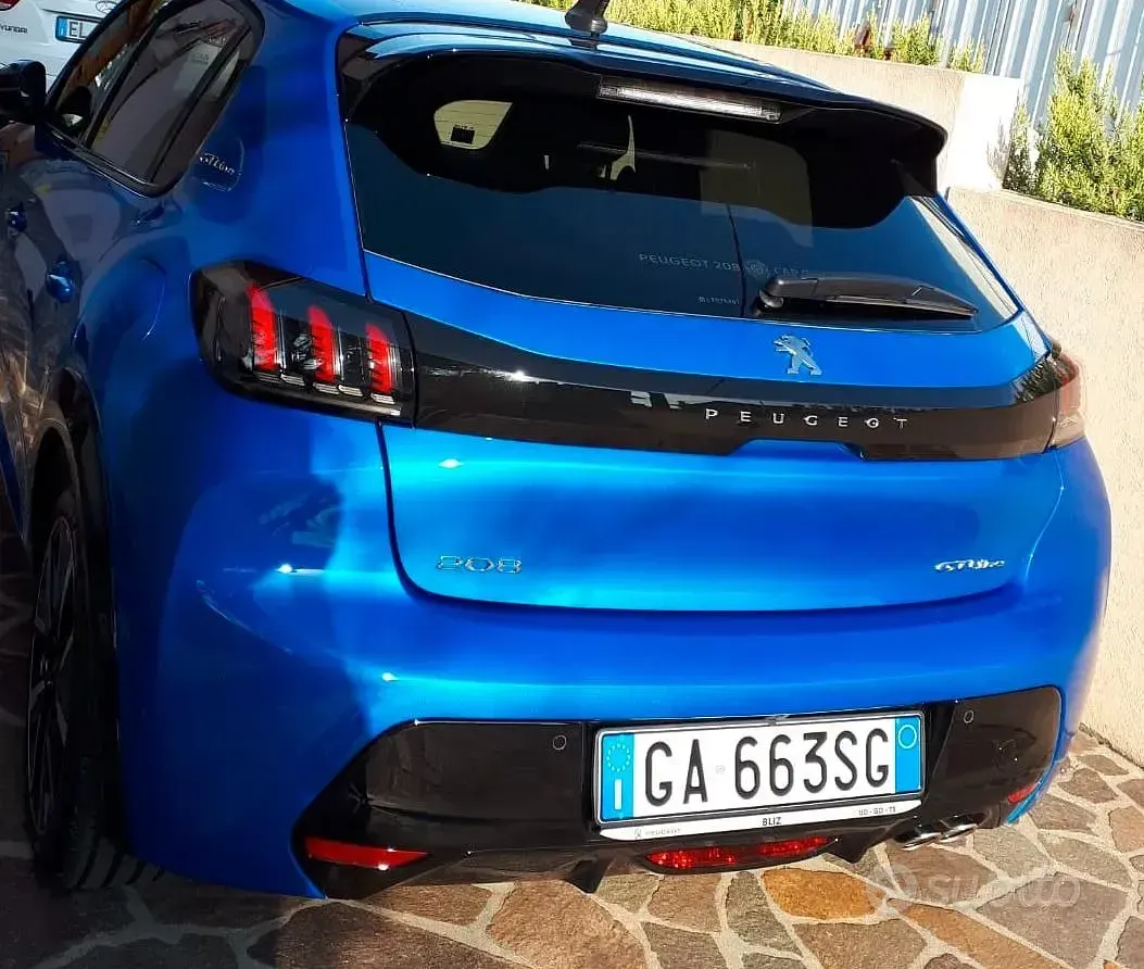 Usata Peugeot 208 GT-line 131 CV (96 kW) 2020 Blu Utilitaria