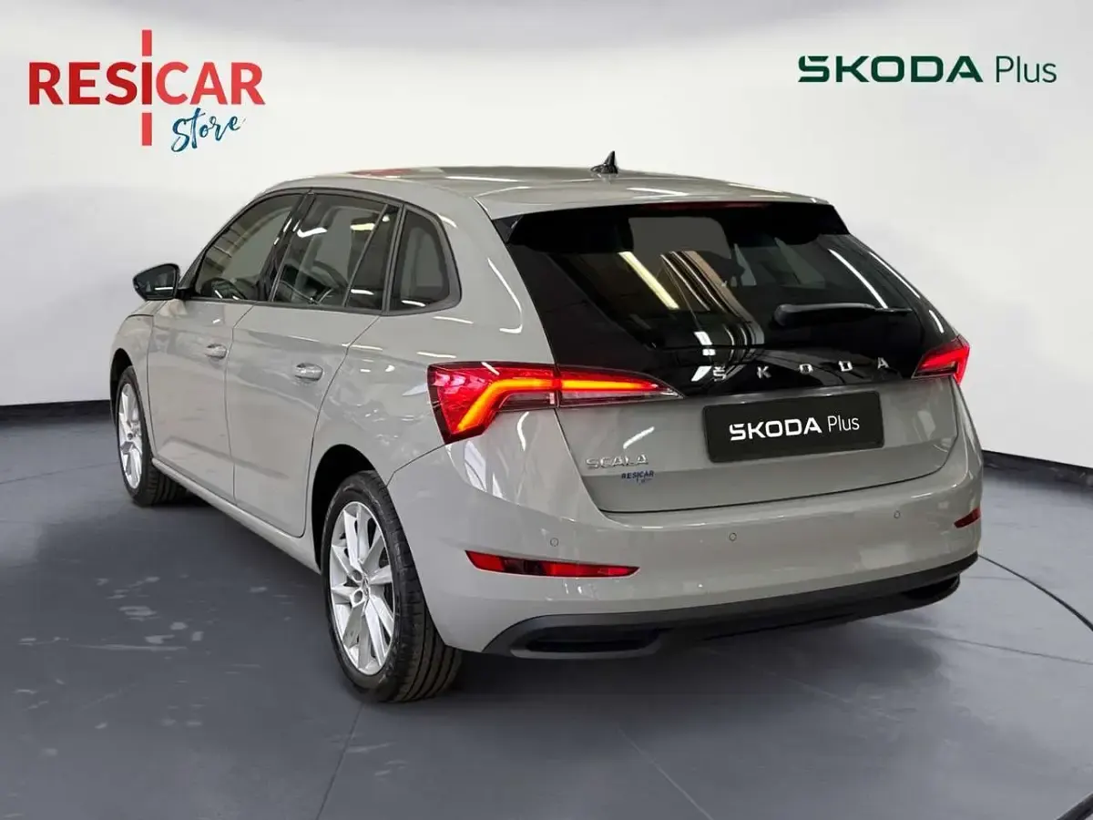 Usata Skoda Scala Style 150 CV (110 kW) 2023 Grigio metallizzato Utilitaria