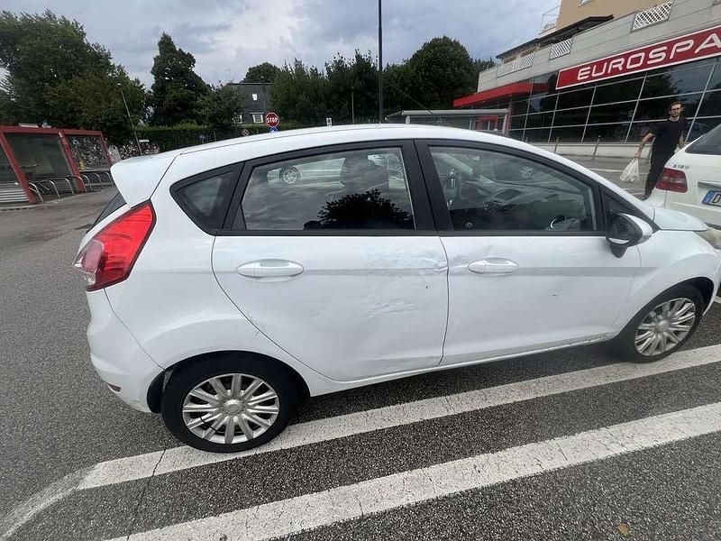 Usata Ford Fiesta 75 CV (55 kW) 2014 Utilitaria
