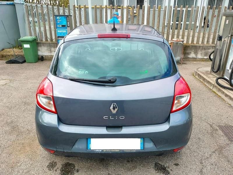 Usata Renault Clio III 75 CV (55 kW) 2010 Berlina