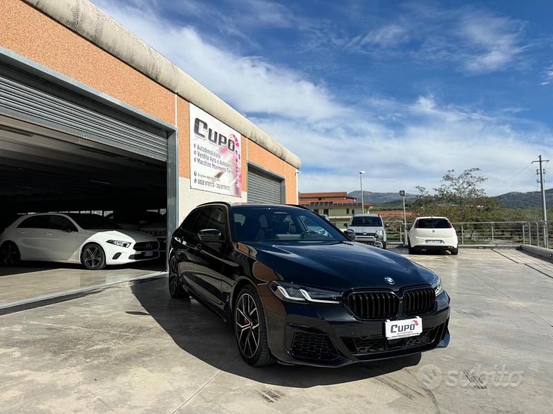 Nero Usata 2023 BMW 520 M Sport Station wagon | 41.990 € (Ottimo prezzo) - Immagine 1/4