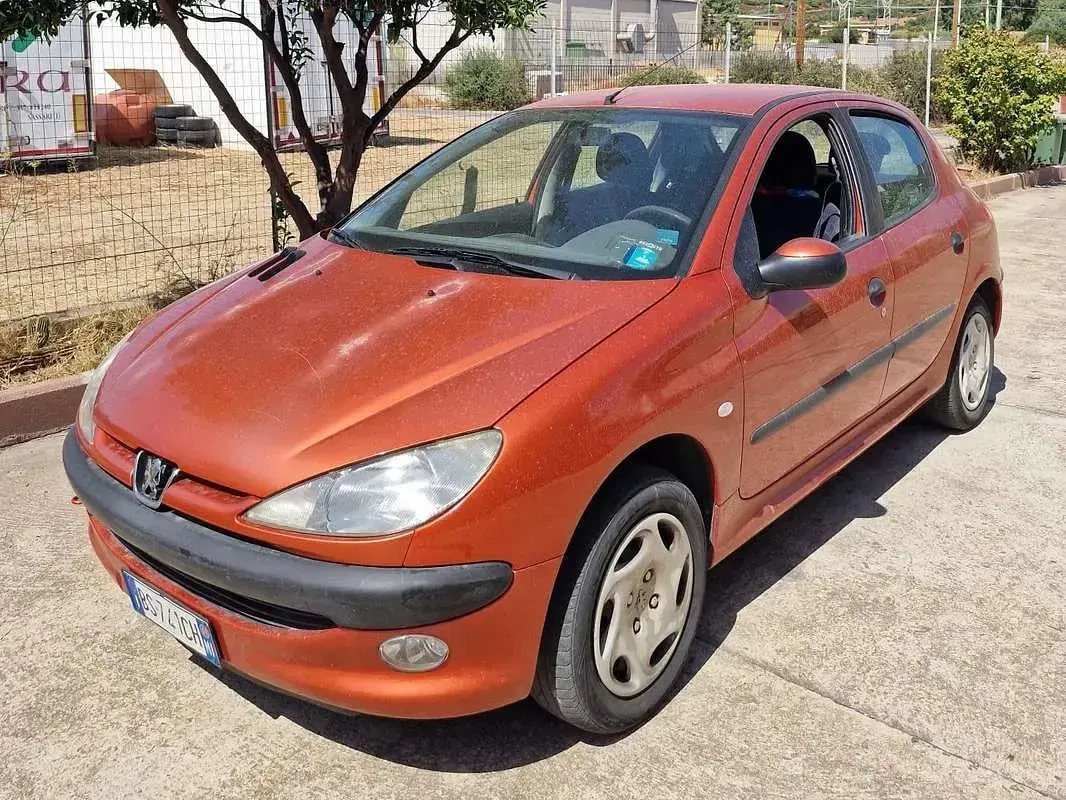 Usata Peugeot 206 75 CV (55 kW) 2001 Arancione Berlina