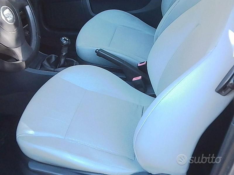 Usata Seat Ibiza Stella 64 CV (47 kW) 2002 Grigio Utilitaria