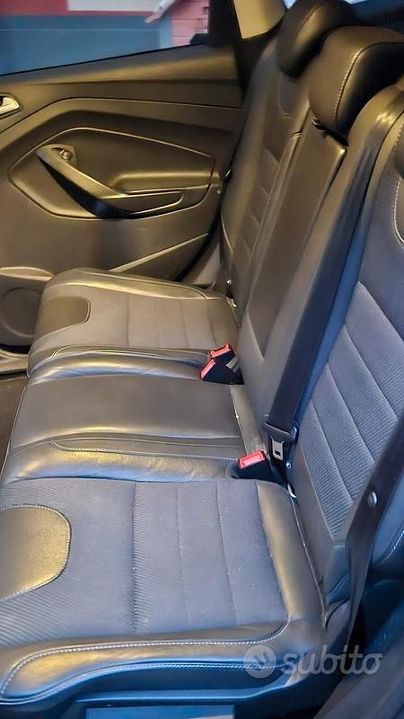 Usata Ford Kuga 150 CV (110 kW) 2016 Nero SUV