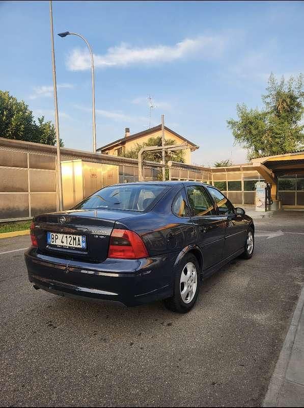 Usata Opel Vectra 118 CV (86 kW) 1999 Blu/azzurro Berlina