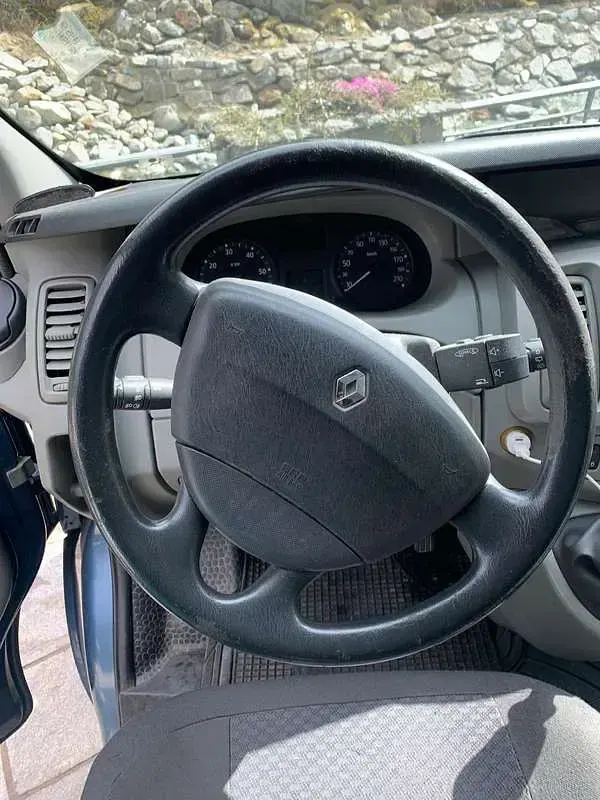Usata Renault Trafic 114 CV (83 kW) 2010 Blu/azzurro Monovolume