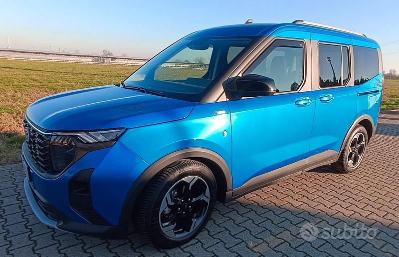 Blu Usata 2024 Ford Tourneo Active Tre volumi | 20.750 € (Super prezzo) - Immagine 1/4