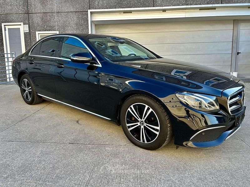 Nero Usata 2019 Mercedes E300 Premium Plus Tre volumi | 26.500 € (Super prezzo) - Immagine 1/4
