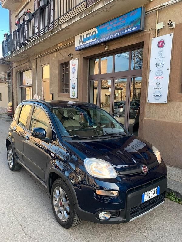 Usata Fiat Panda 4x4 S 75 CV (55 kW) 2015 Blu Utilitaria