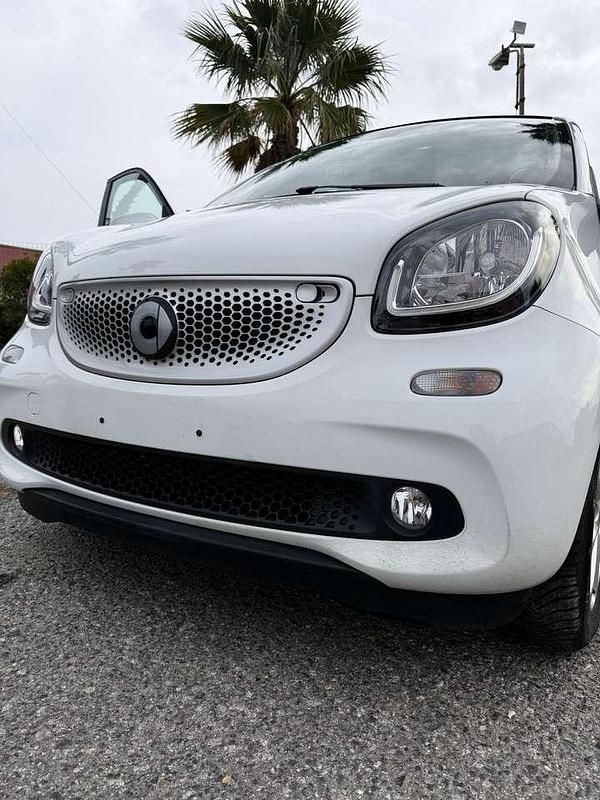 Usata Smart ForFour Passion 90 CV (66 kW) 2017 Grigio / bianco Utilitaria