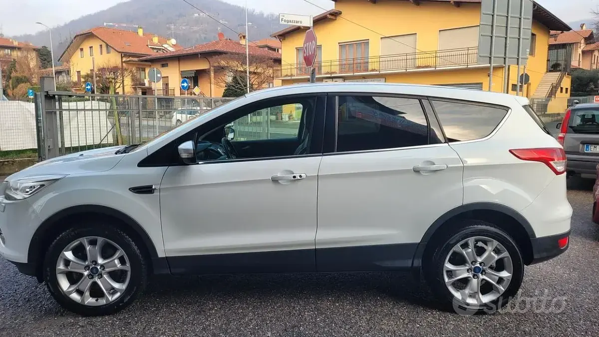 Begagnad Ford Kuga Titanium 163 HK (119 kW) 2013 Vit SUV