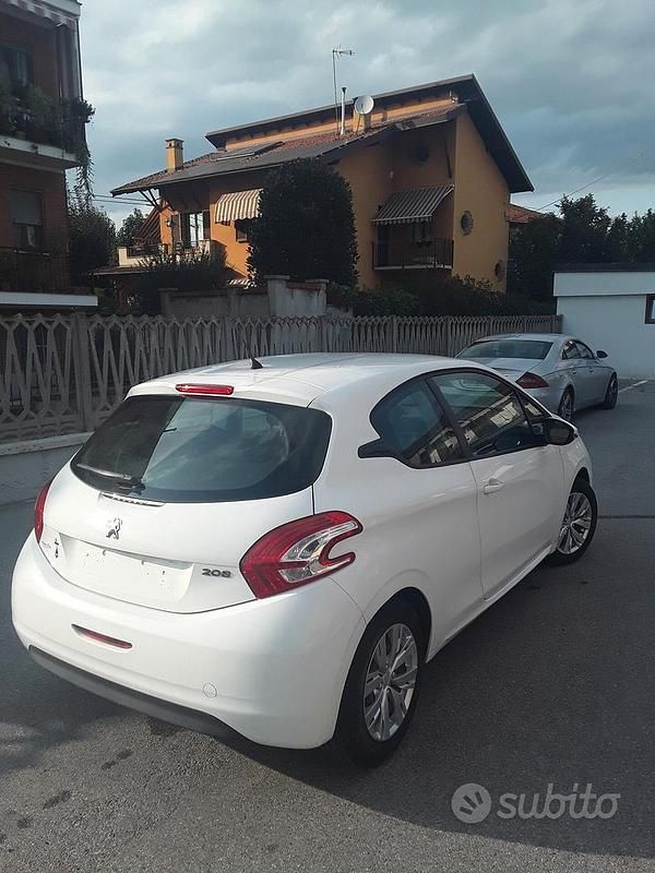 Usata Peugeot 208 Access 82 CV (60 kW) 2013 Bianco Utilitaria