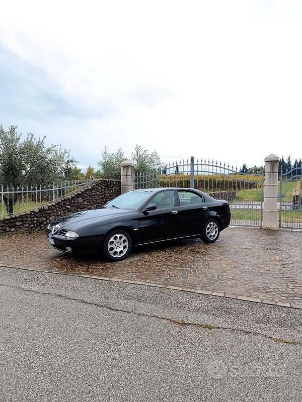 Usata Alfa Romeo 166 226 CV (166 kW) 2001 Nero Berlina
