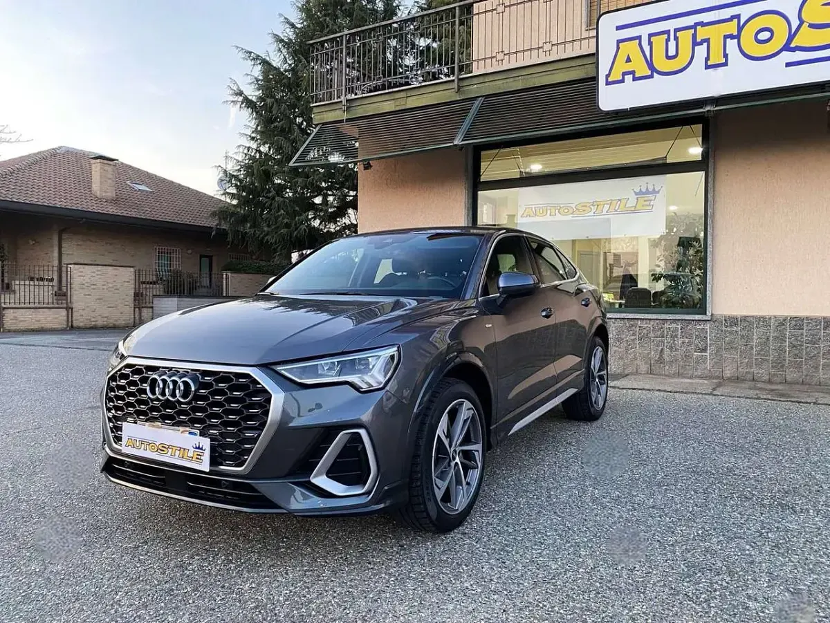 Usata Audi Q3 Sportback S-Line 150 CV (110 kW) 2022 Grigio daytona SUV