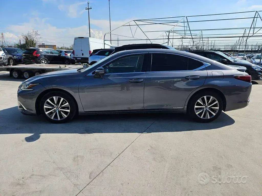 Usata Lexus ES300H Business Edition 178 CV (130 kW) 2019 Grigio Berlina