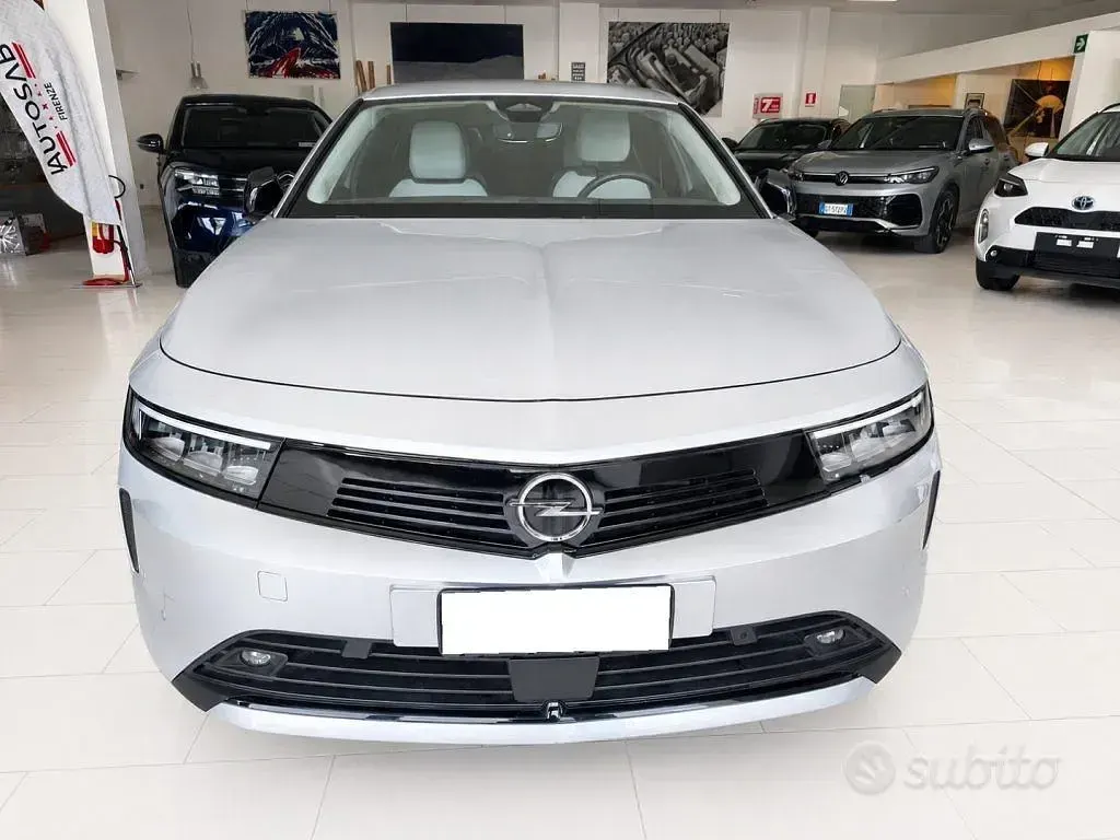 Usata Opel Astra Business 131 CV (96 kW) 2023 Argento Utilitaria