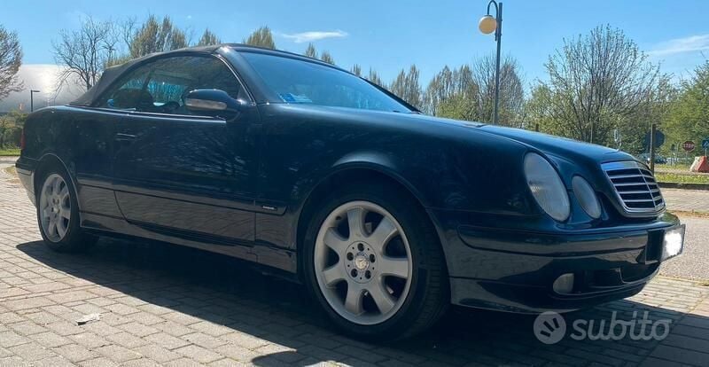 Blu Usata 2002 Mercedes CLK200 Avantgarde Cabrio | 8700 € (Buon prezzo) - Immagine 1/4