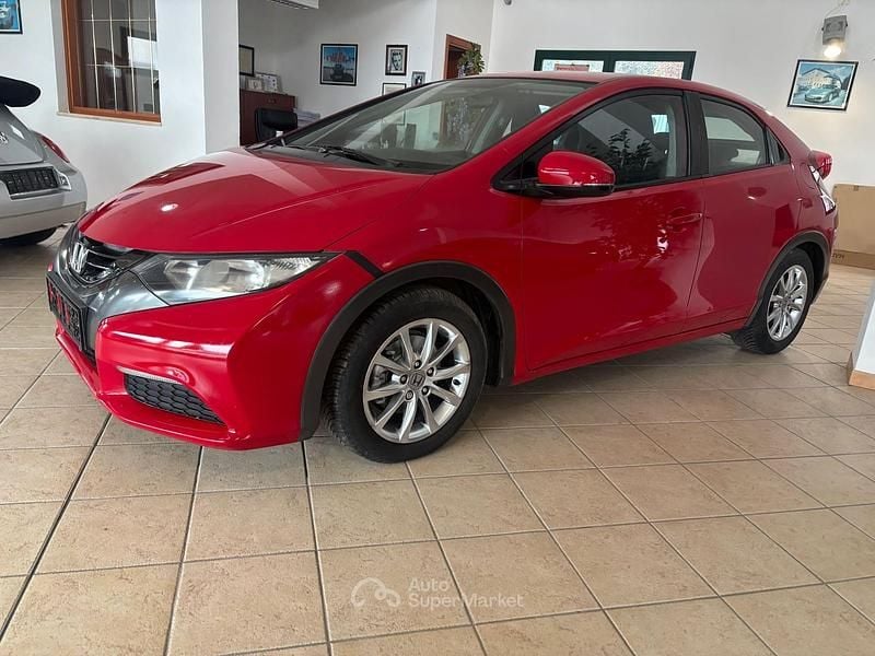 Usata Honda Civic 99 CV (72 kW) 2013 Rosso Berlina